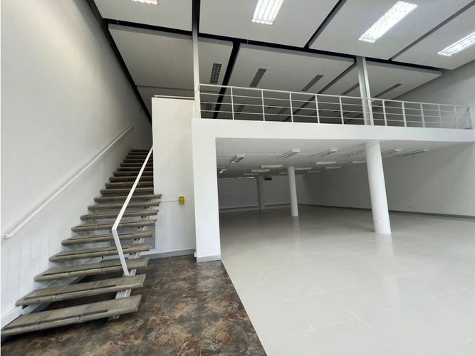 Local en arriendo en El Bosque, Cali, 450 m² · foto 10 de 24