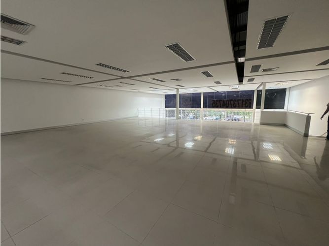 Local en arriendo en El Bosque, Cali, 450 m² · foto 11 de 24