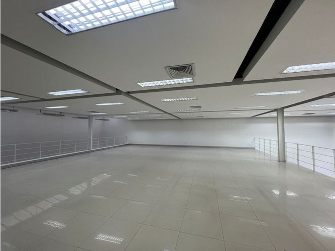 Local en arriendo en El Bosque, Cali, 450 m² · foto 13 de 24