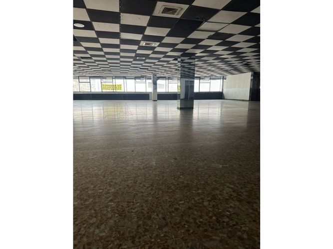 Local en arriendo en San Pedro, Cali, 400 m² · foto 2 de 4