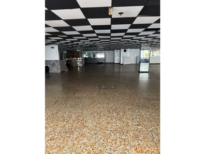 Local en arriendo en San Pedro, Cali, 400 m² · foto 3 de 4
