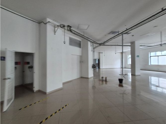 Local en arriendo en Normandia, Cali, 473 m² · foto 21 de 24