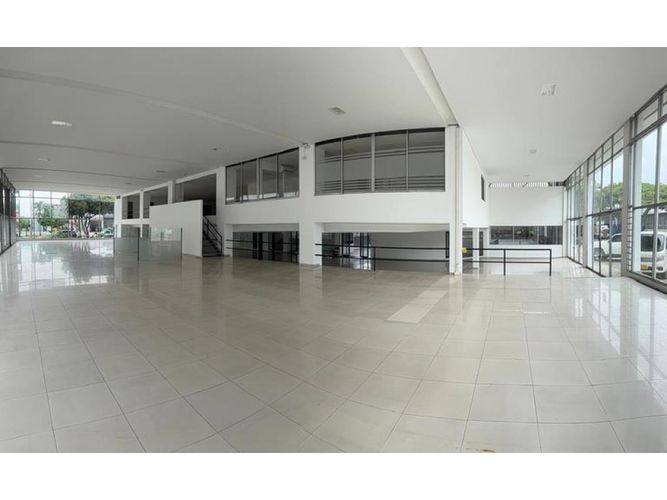 Local en arriendo en Las Delicias, Cali, 2353 m² · foto 2 de 20
