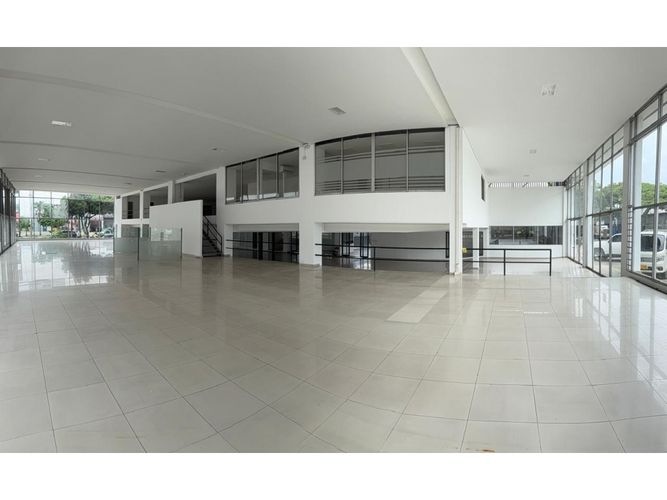 Local en arriendo en Las Delicias, Cali, 2353 m² · foto 3 de 20