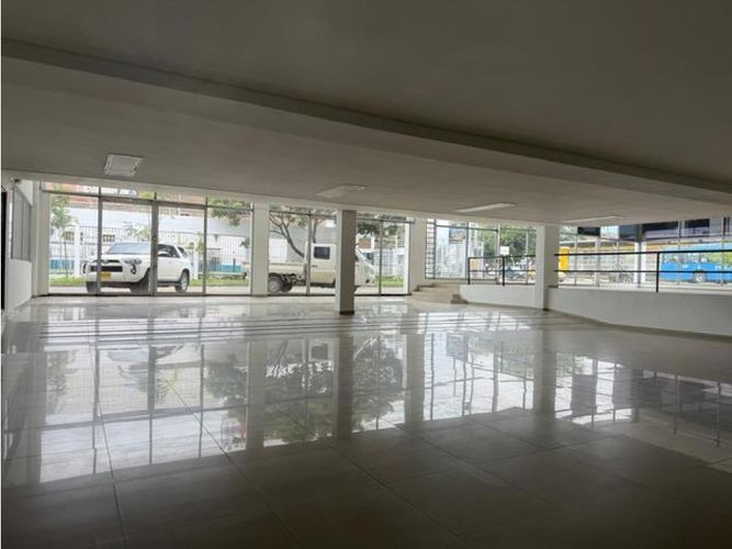 Local en arriendo en Las Delicias, Cali, 2353 m² · foto 4 de 20