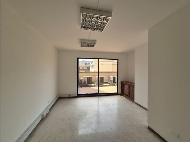 Oficina en arriendo en La Merced, Cali, 351 m² · foto 5 de 11