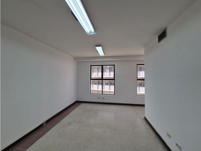 Oficina en arriendo en La Merced, Cali, 351 m² · foto 8 de 11