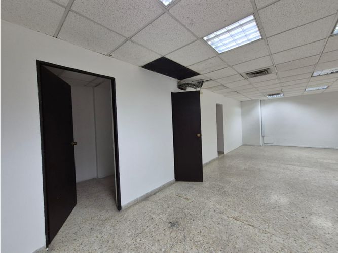 Oficina en arriendo en La Merced, Cali, 351 m² · foto 10 de 11