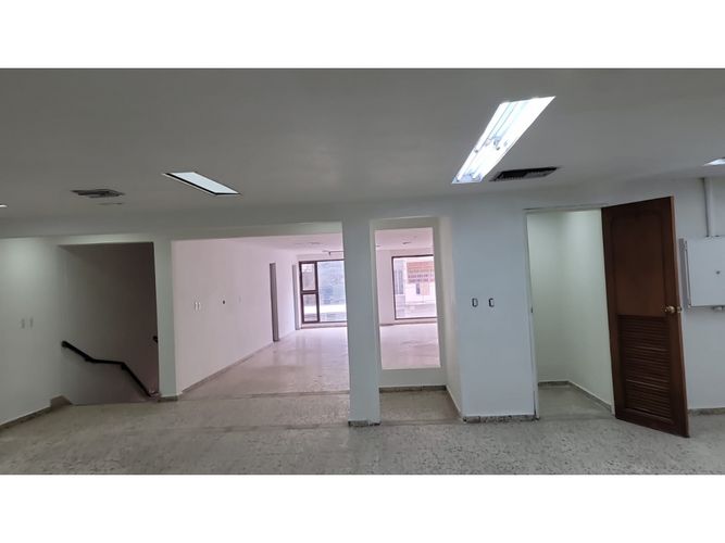Local en arriendo en San Vicente, Cali, 347 m² · foto 3 de 10