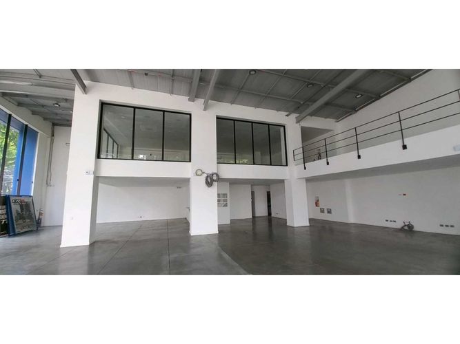 Local en arriendo en Santa Monica, Cali, 440 m² · foto 4 de 17
