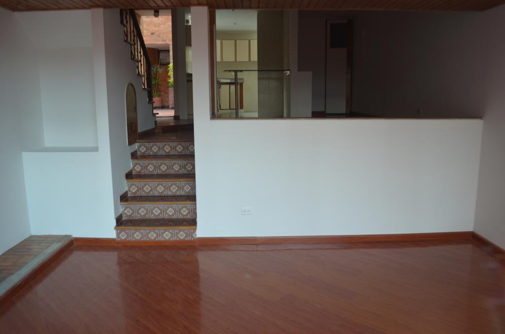 Casa en venta en Chicó Navarra, Bogotá · foto 2 de 23