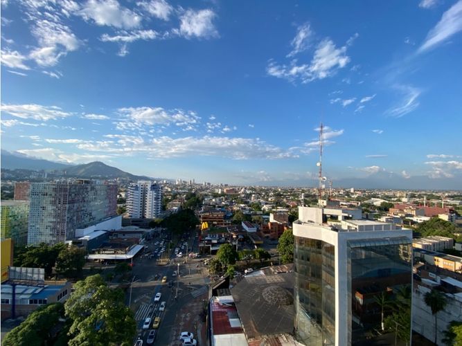 Apartamento de 4 alcobas en venta en Los Cambulos, Cali, 144 m² · foto 3 de 24