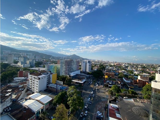 Apartamento de 4 alcobas en venta en Los Cambulos, Cali, 144 m² · foto 4 de 24