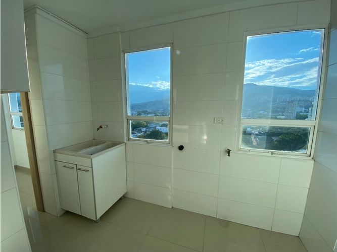 Apartamento de 4 alcobas en venta en Los Cambulos, Cali, 144 m² · foto 12 de 24