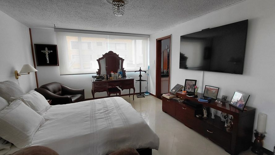 Apartamento de 3 alcobas en venta en Chicó Navarra, Bogotá, 204 m² · foto 21 de 24