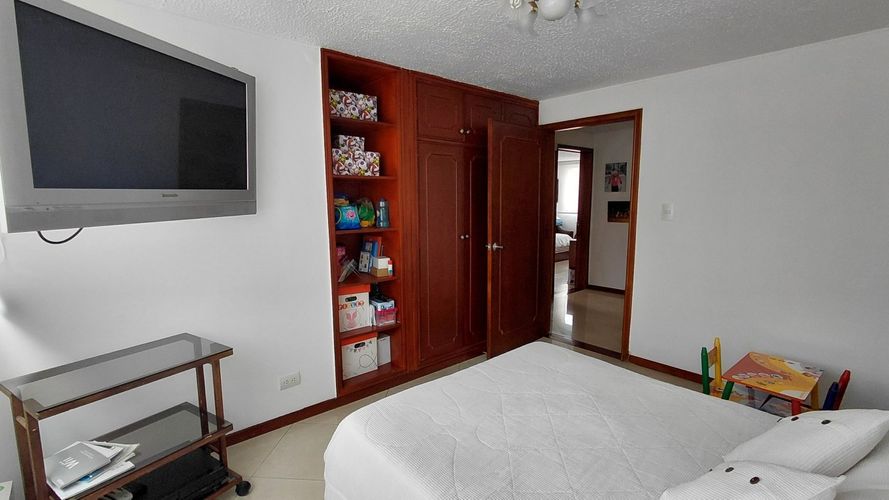 Apartamento de 3 alcobas en venta en Chicó Navarra, Bogotá, 204 m² · foto 17 de 24
