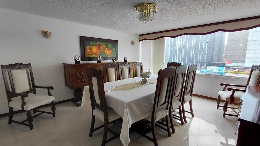 Apartamento de 3 alcobas en venta en Chicó Navarra, Bogotá, 204 m² · foto 4 de 24