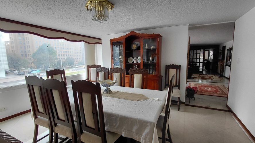 Apartamento de 3 alcobas en venta en Chicó Navarra, Bogotá, 204 m² · foto 5 de 24
