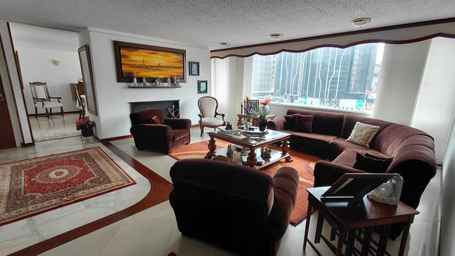 Apartamento de 3 alcobas en venta en Chicó Navarra, Bogotá, 204 m² · foto 3 de 24