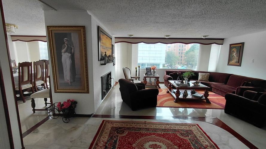 Apartamento de 3 alcobas en venta en Chicó Navarra, Bogotá, 204 m² · foto 2 de 24