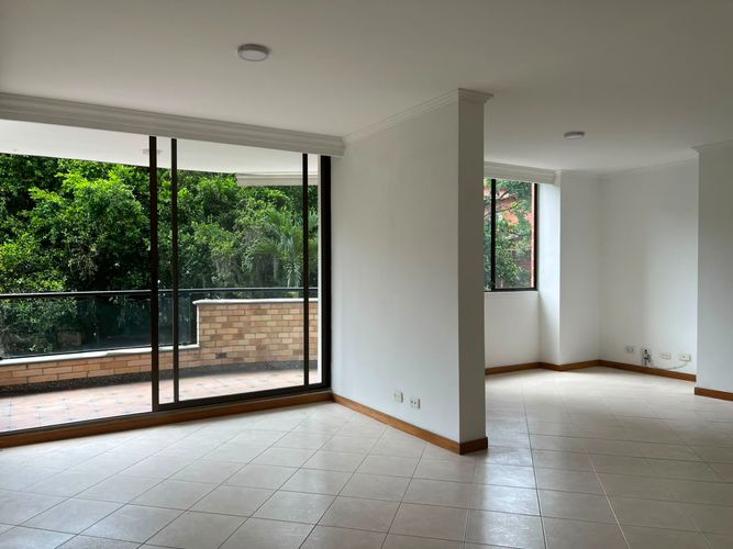 Apartamento de 2 alcobas en arriendo en Loma Benedictinos, Medellín, 84 m² · foto 2 de 18