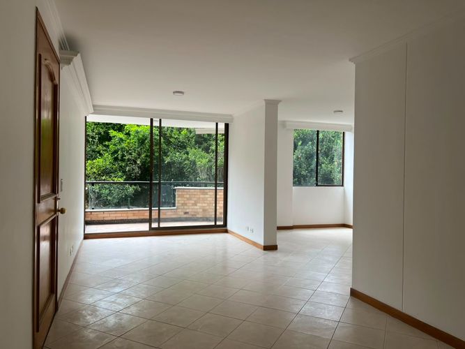Apartamento de 2 alcobas en arriendo en Loma Benedictinos, Medellín, 84 m² · foto 3 de 18