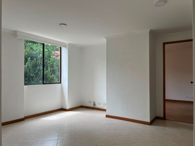 Apartamento de 2 alcobas en arriendo en Loma Benedictinos, Medellín, 84 m² · foto 8 de 18