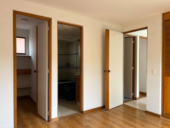 Apartamento de 2 alcobas en arriendo en Loma Benedictinos, Medellín, 84 m² · foto 10 de 18