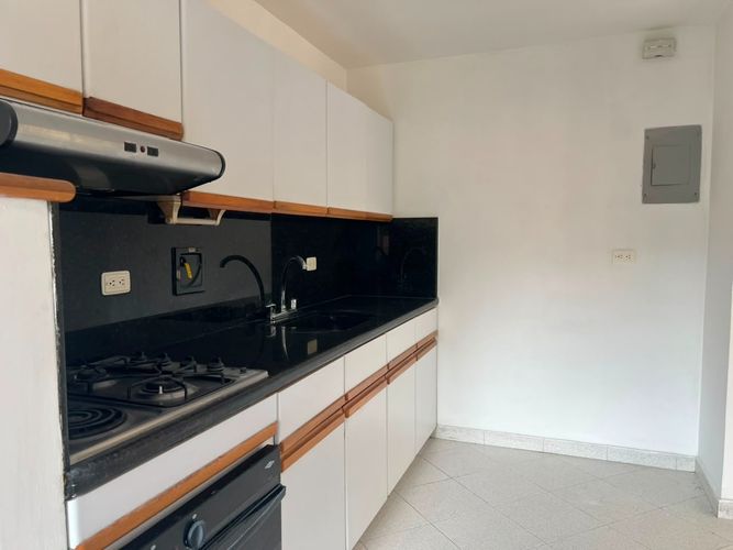Apartamento de 2 alcobas en arriendo en Loma Benedictinos, Medellín, 84 m² · foto 5 de 18