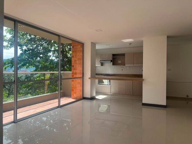 Apartamento de 3 alcobas en arriendo en Cumbres, Envigado, 90 m² · foto 2 de 17