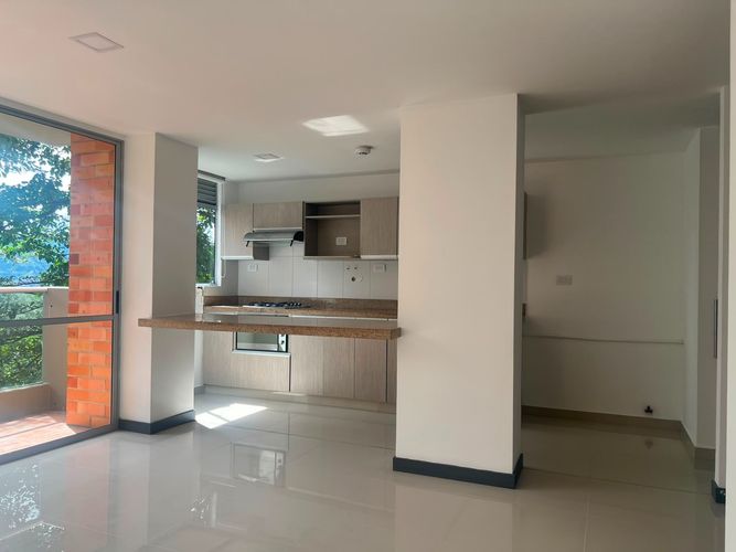 Apartamento de 3 alcobas en arriendo en Cumbres, Envigado, 90 m² · foto 4 de 17