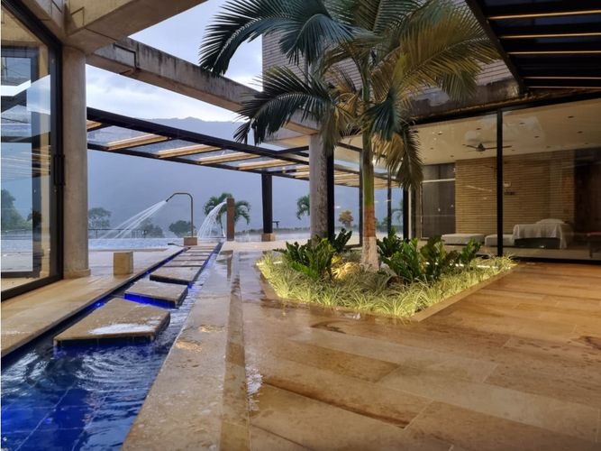 Casa de 8 alcobas en venta en Medellín, 2000 m² · foto 5 de 10