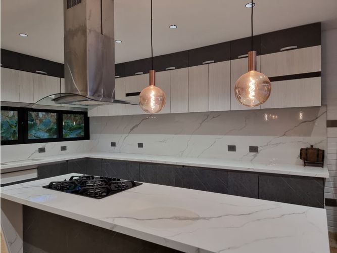Casa de 8 alcobas en venta en Medellín, 2000 m² · foto 6 de 10