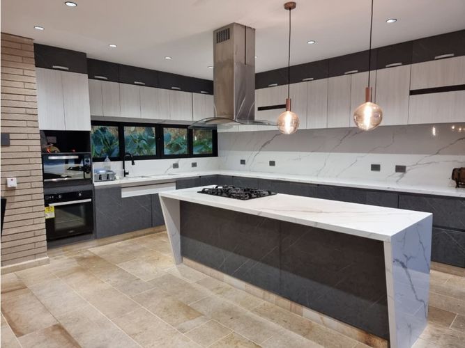 Casa de 8 alcobas en venta en Medellín, 2000 m² · foto 7 de 10
