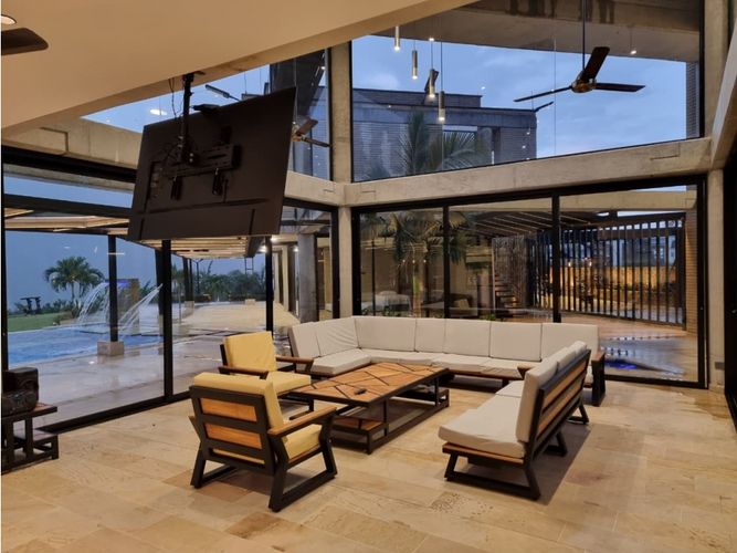 Casa de 8 alcobas en venta en Medellín, 2000 m² · foto 8 de 10