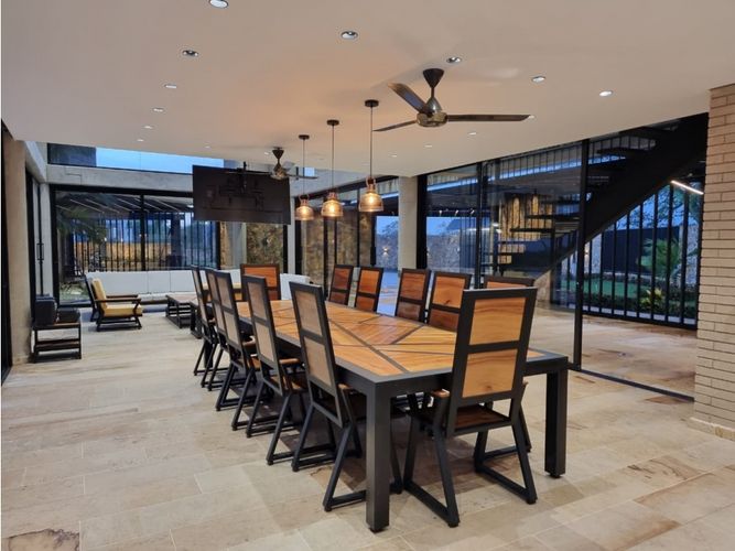 Casa de 8 alcobas en venta en Medellín, 2000 m² · foto 9 de 10
