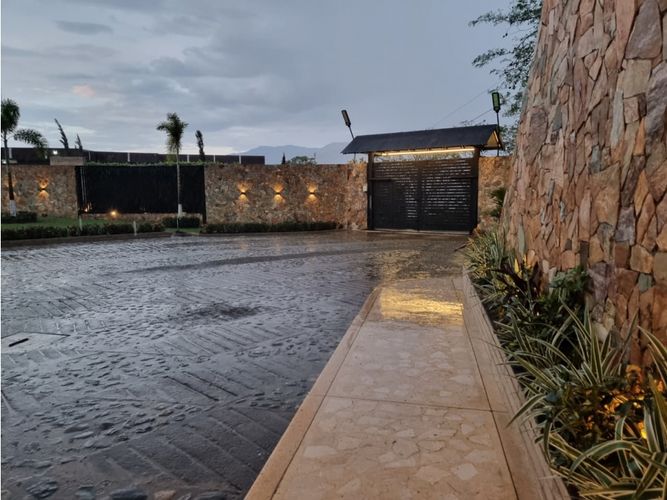 Casa de 8 alcobas en venta en Medellín, 2000 m² · foto 10 de 10
