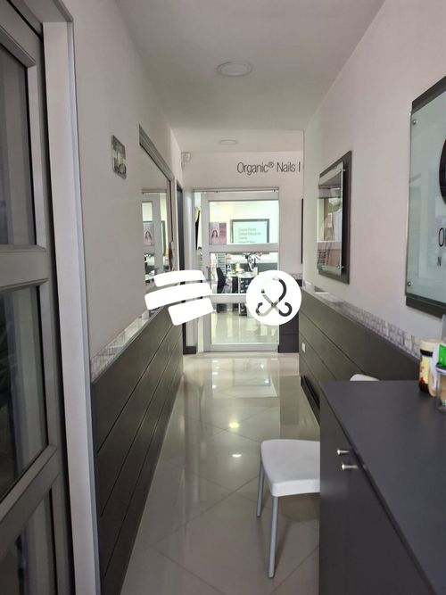 Local en venta en Los Colegios, Rionegro, 180 m² · foto 2 de 7