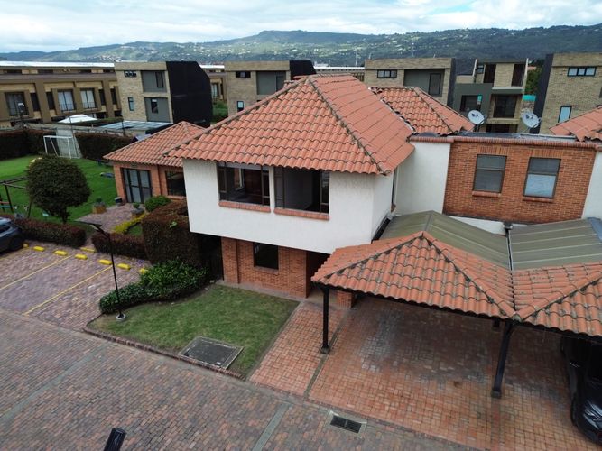 Casa de 3 alcobas en venta en La Estrella, Chía, 205 m² · foto 2 de 24