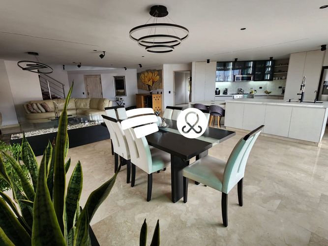 Apartamento de 3 alcobas en venta en Las Lomitas, Sabaneta, 254 m² · foto 3 de 24