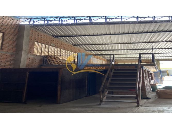 Bodega en arriendo en La Esmeralda, Bucaramanga, 350 m² · foto 2 de 11