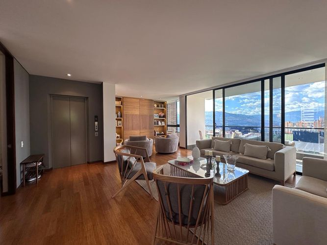 Apartamento de 3 alcobas en venta en El Poblado, Medellín, 217 m² · foto 3 de 20