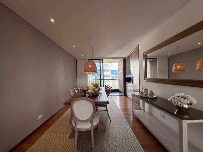 Apartamento de 3 alcobas en venta en El Poblado, Medellín, 217 m² · foto 4 de 20