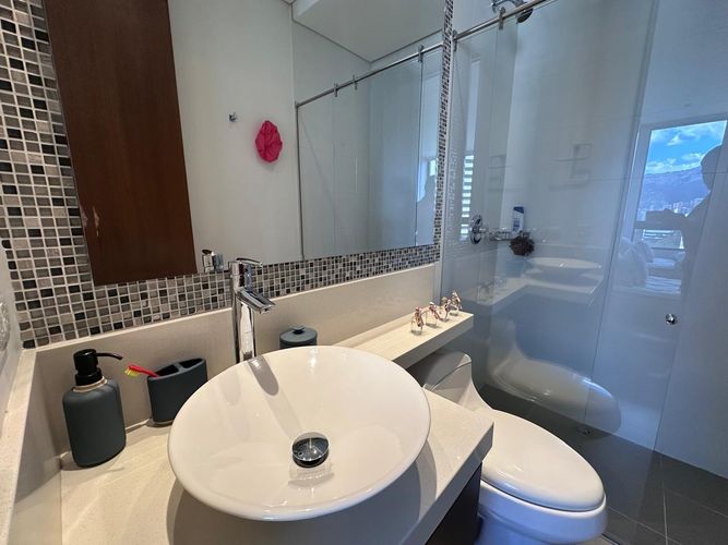 Apartamento de 3 alcobas en venta en El Poblado, Medellín, 217 m² · foto 18 de 20