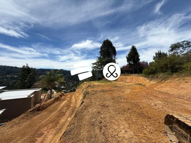 Lote en venta en El Zango, Guarne, 2400 m² · foto 2 de 8