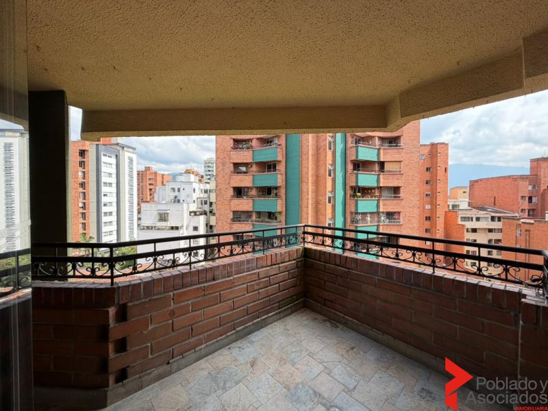 Apartamento en arriendo en Laureles, Medellín · foto 3 de 20