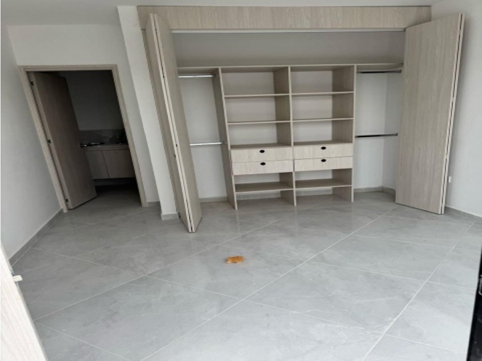 Apartamento en venta en Loma De Los Bernal, Medellín · foto 4 de 15
