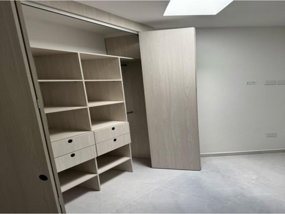 Apartamento en venta en Loma De Los Bernal, Medellín · foto 5 de 15