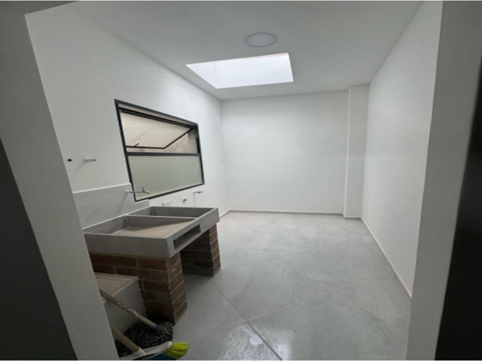 Apartamento en venta en Loma De Los Bernal, Medellín · foto 12 de 15