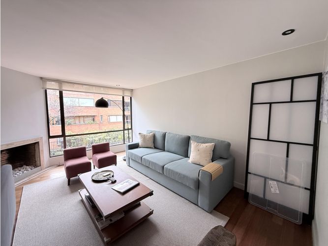 Apartamento de 2 alcobas en venta en Los Rosales, Bogotá, 131 m² · foto 2 de 24